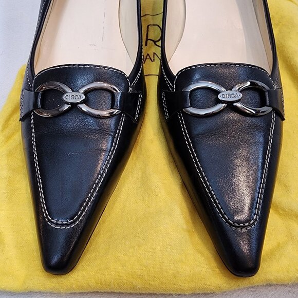 Circa Joan & David | Pointed Toe Kitten Heels Low Pumps - Picture 2 of 9